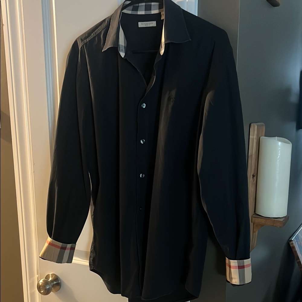 Men Authentic Burberry Black button down Shirt with Plaid Details- side large